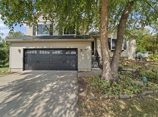120 Stonefield Cir, Mount Horeb, WI 53572