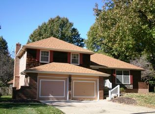 2732 Queen Ridge Dr, Independence, MO 64055