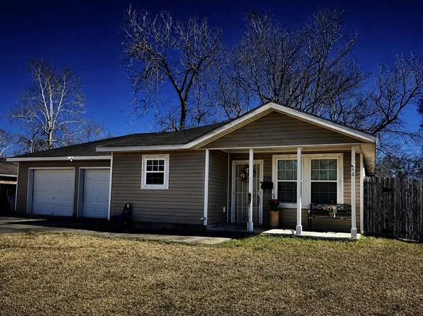 708 E 6th St, Sweeny, TX 77480