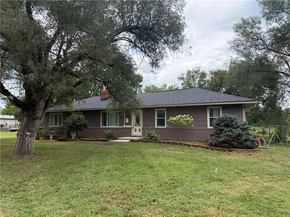 24511 S State Route K, East Lynne, MO 64743