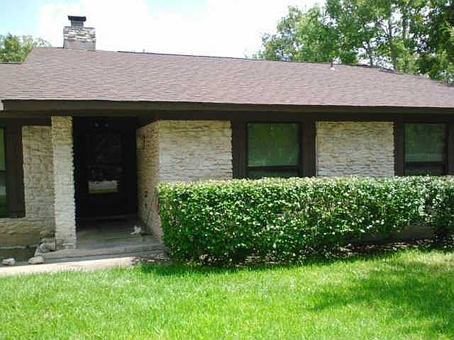1st image of 601 Deepwood Dr