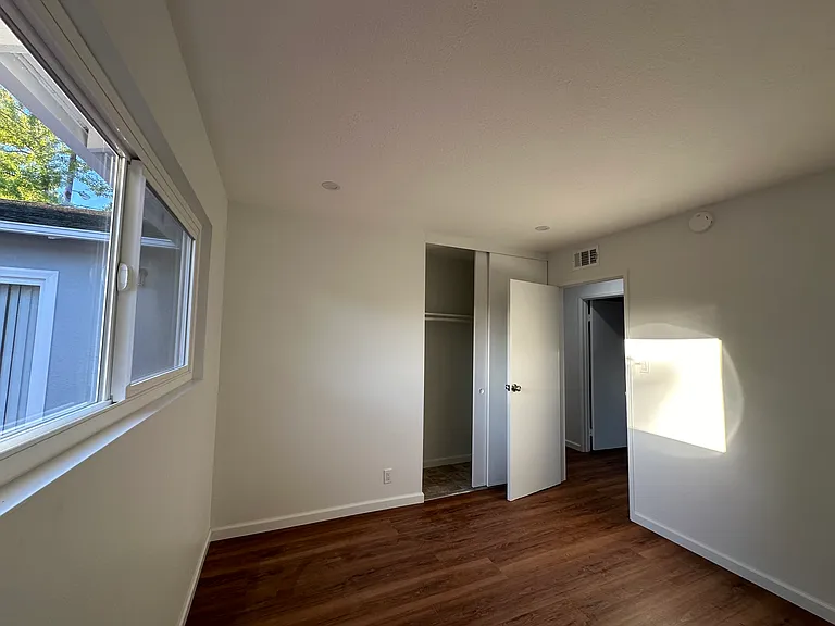 1860 Elkwood Dr — Photo 9