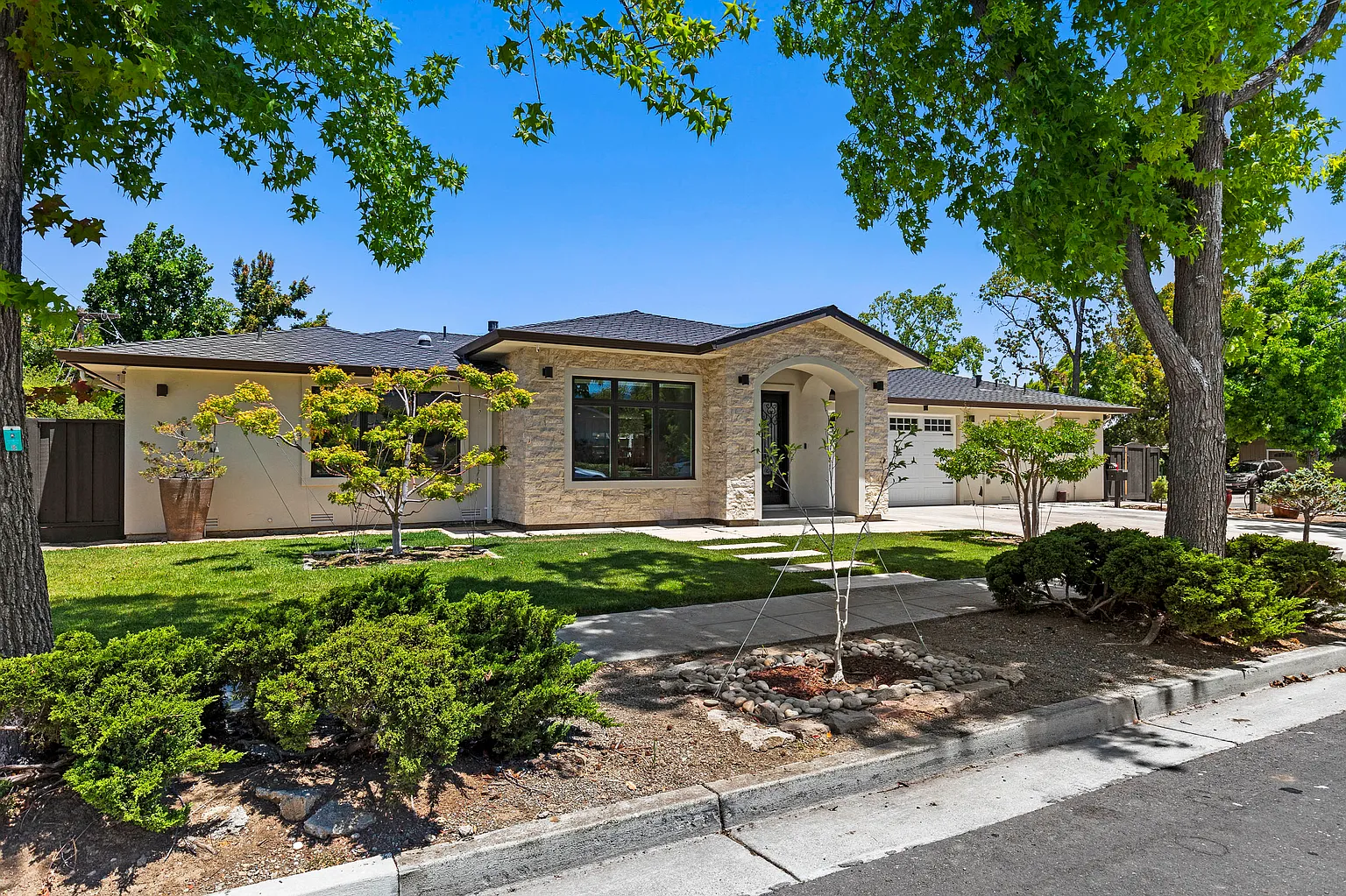 1070 Colony Hills Ln photo 1