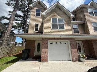 1136 Arlynn Ln, Virginia Beach, VA 23451
