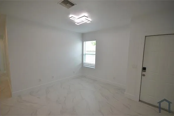 2197 Davis Ct — Photo 10