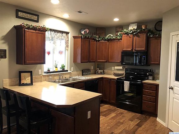 3rd image of 6215 Beacon Rock Ln