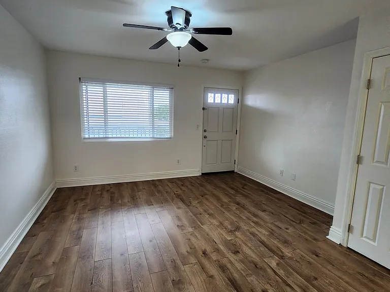 6101 Adelaide Ave #114 — Photo 5