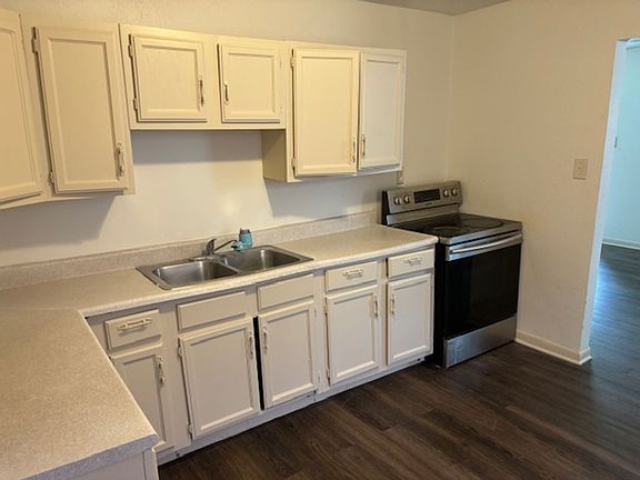 5th image of 213 NE 31st St