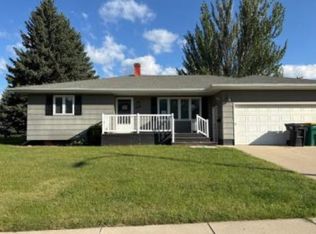 604 E Turnpike Ave, Bismarck, ND 58501