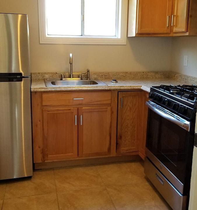 1st image of 650 1/2 Lakeside Dr