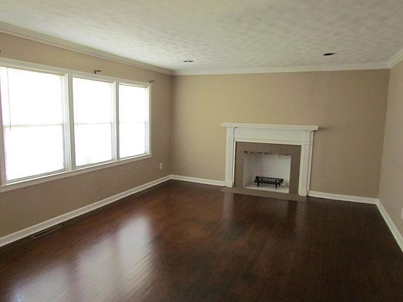 3rd image of 110 Meadowlark Dr