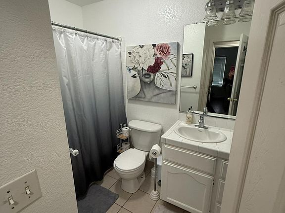 4th image of 136-132 E Lincoln Rd