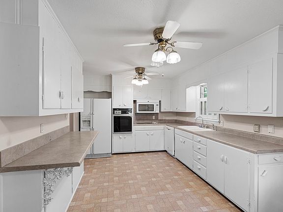 3rd image of 502 W 8th St