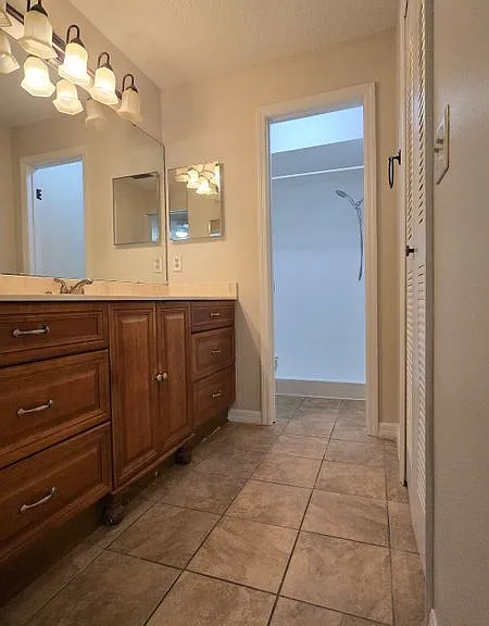 1657 Tremont Ln — Photo 10