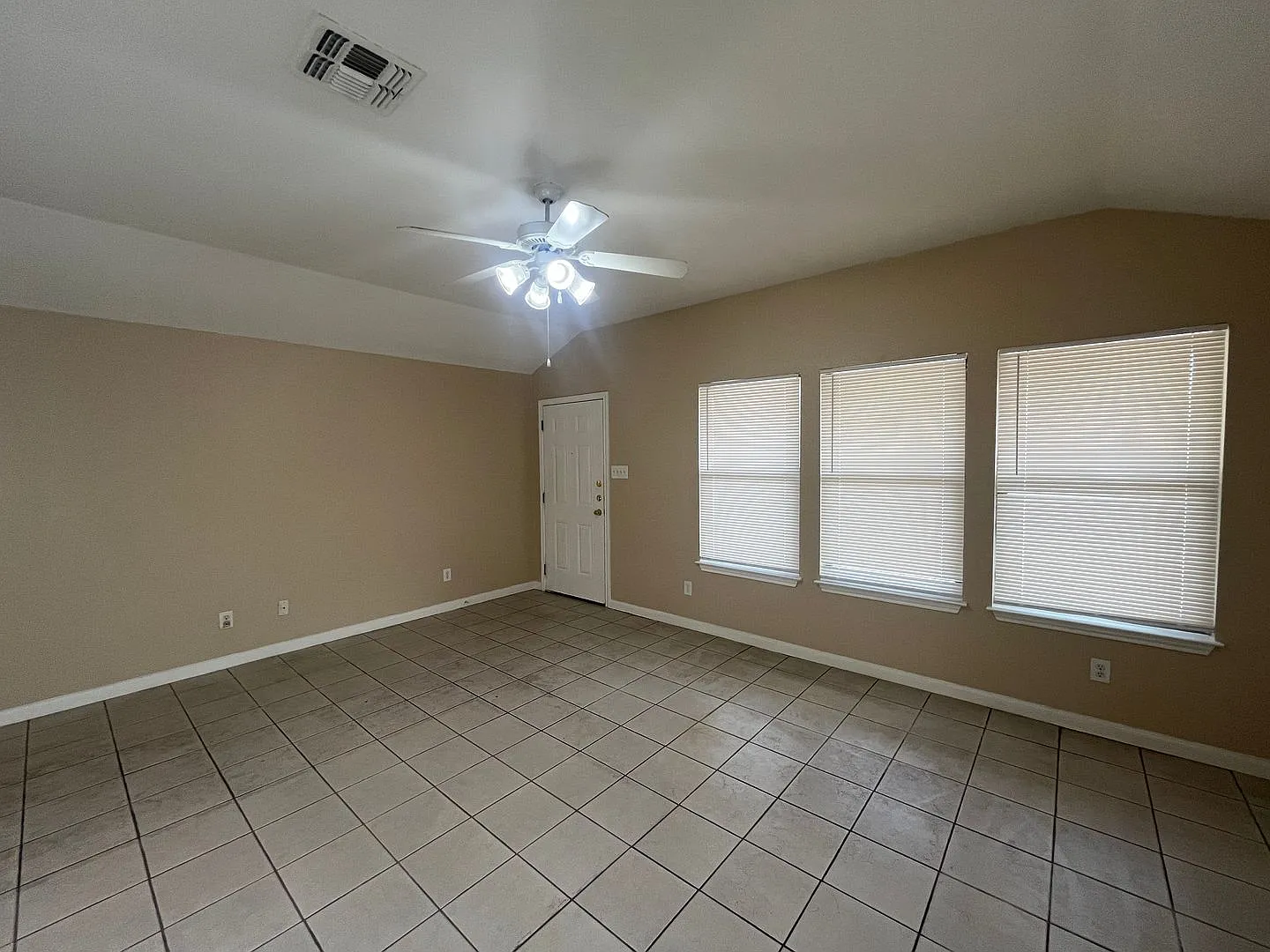 7703 Chatsworth, San Antonio, TX. 78250 — Photo 3