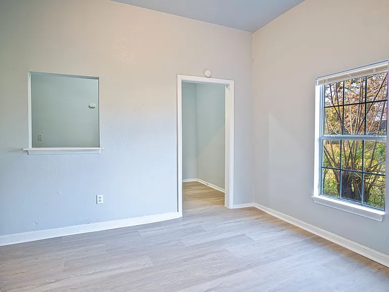 318 Vine St — Photo 16