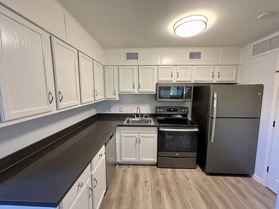 2nd image of 2200 Louisiana Little Rock #106
