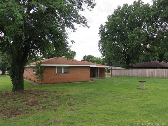 North side has large shade tree.  Yard is 0.31 acres. Fence on West side belongs to neighbor.