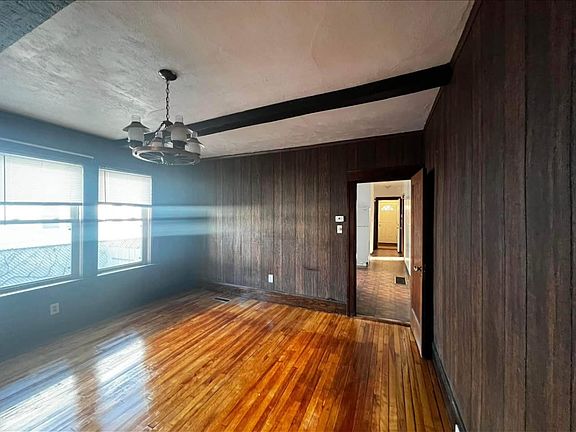 2nd image of 1211 Main St