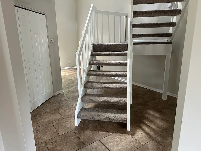 331 Sunflower Ct — Photo 5