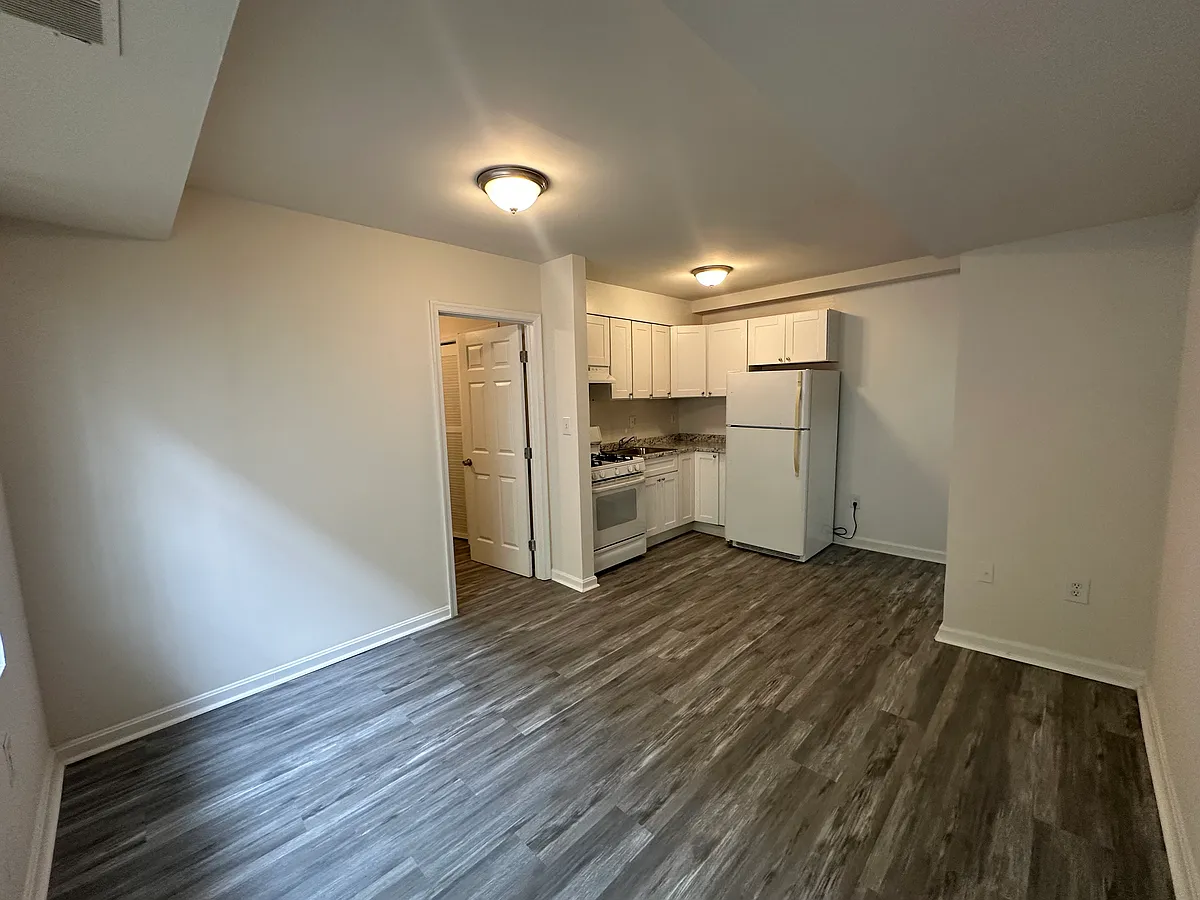 Building Photo - 706 Brandywine St SE #102