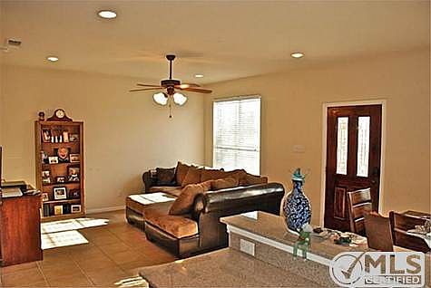 3rd image of 1420 Lauren Ln