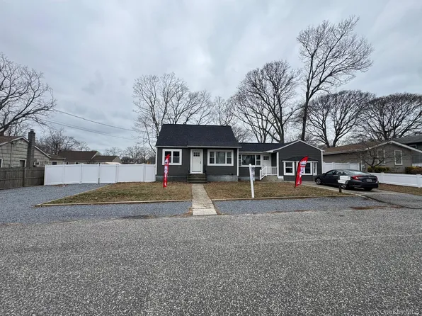 8 Paul Drive, Mastic, NY 11950