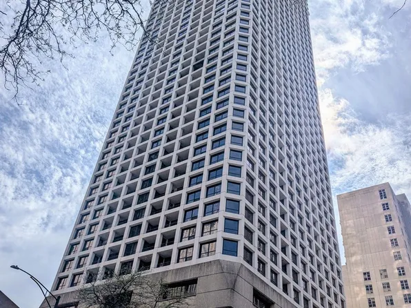 1030 N State St APT 39L, Chicago, IL 60610