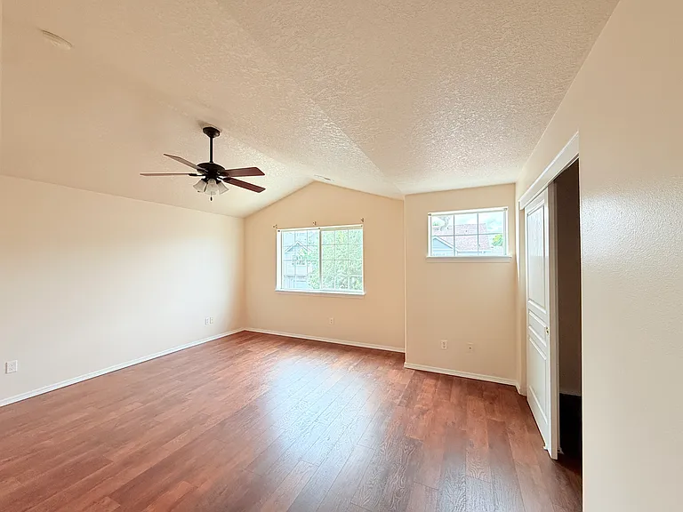 6018 NE 33rd Cir — Photo 18