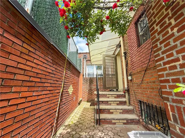 2 Roosevelt Court image 5 of 22