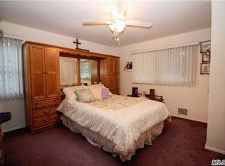 33 Culver Ct, Melville, NY 11747