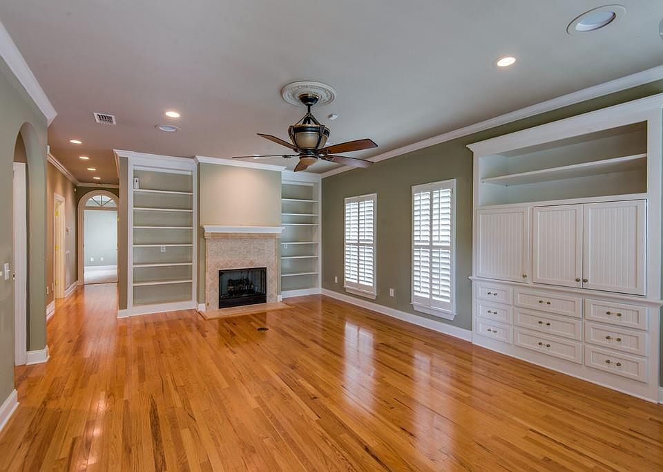 2nd image of 616 Springlake Dr