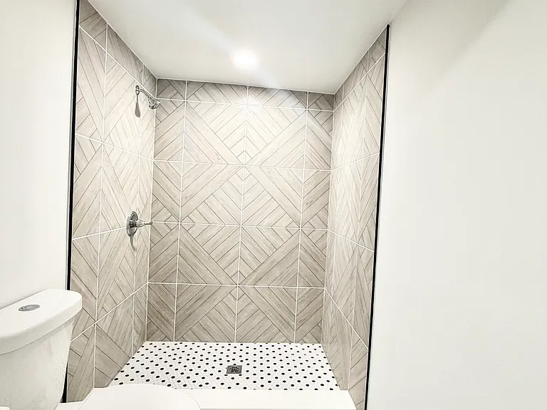 2525 W Lafayette Ave — Photo 20