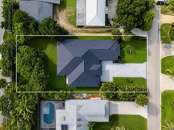 4th image of 513 SW South Carolina Drive