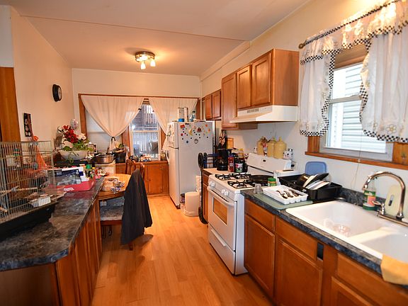 4th image of 3731 N Sacramento Ave