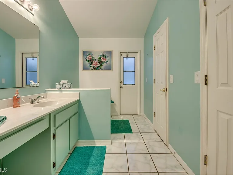 4406 SW 25th Ave — Photo 12