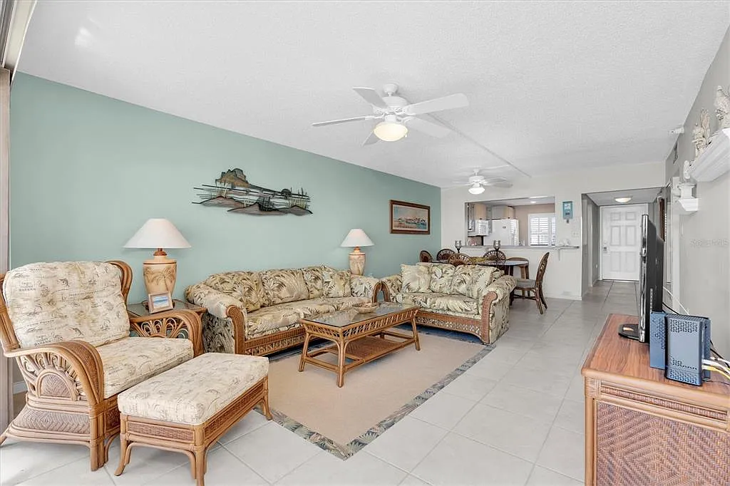 2 bed, 2.0 bath, 1225 sqft, $5,000 — Photo 4