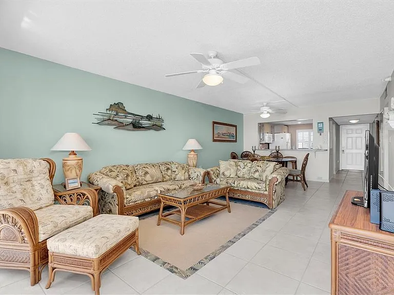 14950 Gulf Blvd #402 — Photo 4