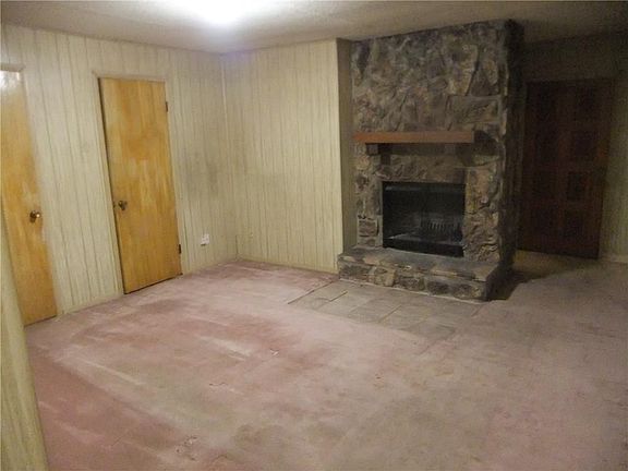 4th image of 3609 Venice Dr