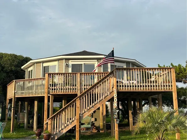 1008 1st Street, Surf City, NC 28445