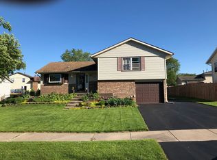 20149 S Pine Hill Rd, Frankfort, IL 60423