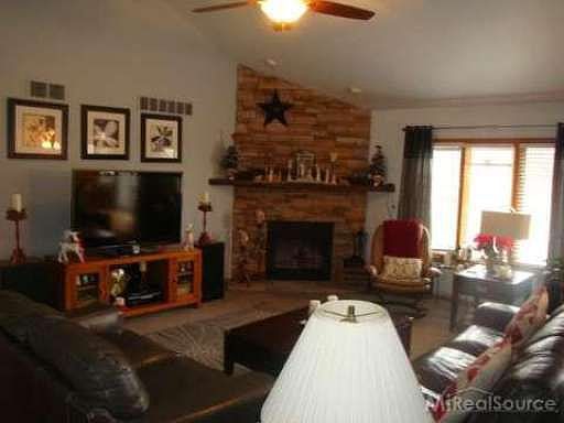 2nd image of 36645 N Pointe Dr