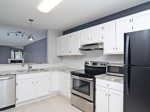 2nd image of 7635 Edinborough Way APT 5104