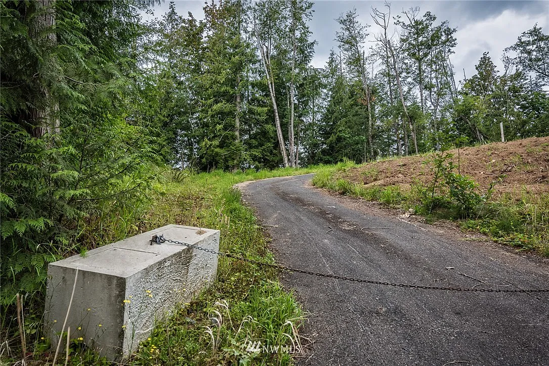 8300 North Pass Road photo 1