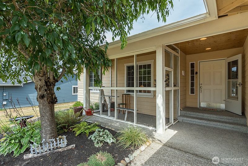 3rd image of 1929 Elhardt Street