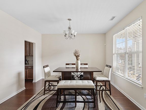 5th image of 4249 Saubranch Hill St