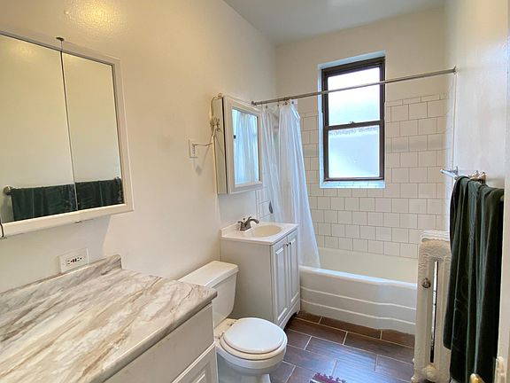 3rd image of 718 W Waveland Ave #3S