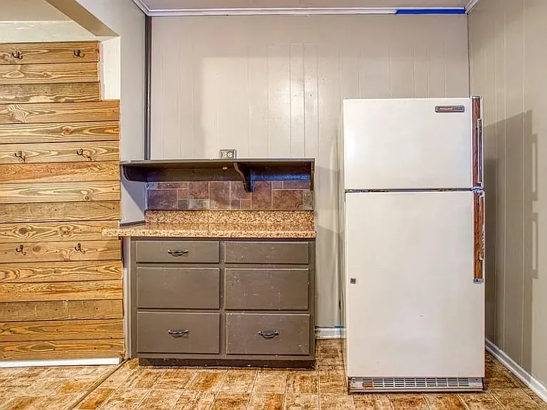 813 N Burford Ave — Photo 13