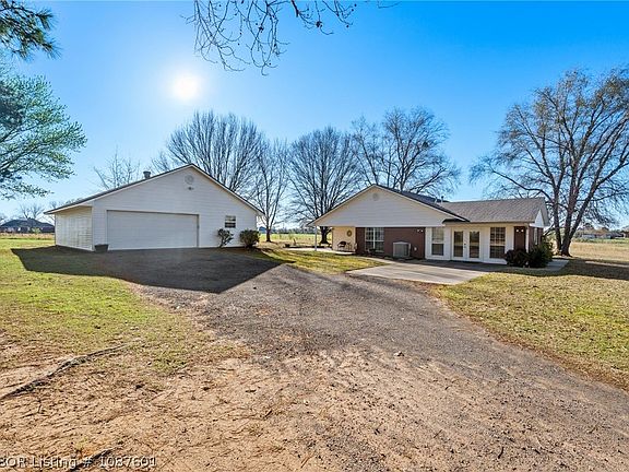 4th image of 2108 N River Rd