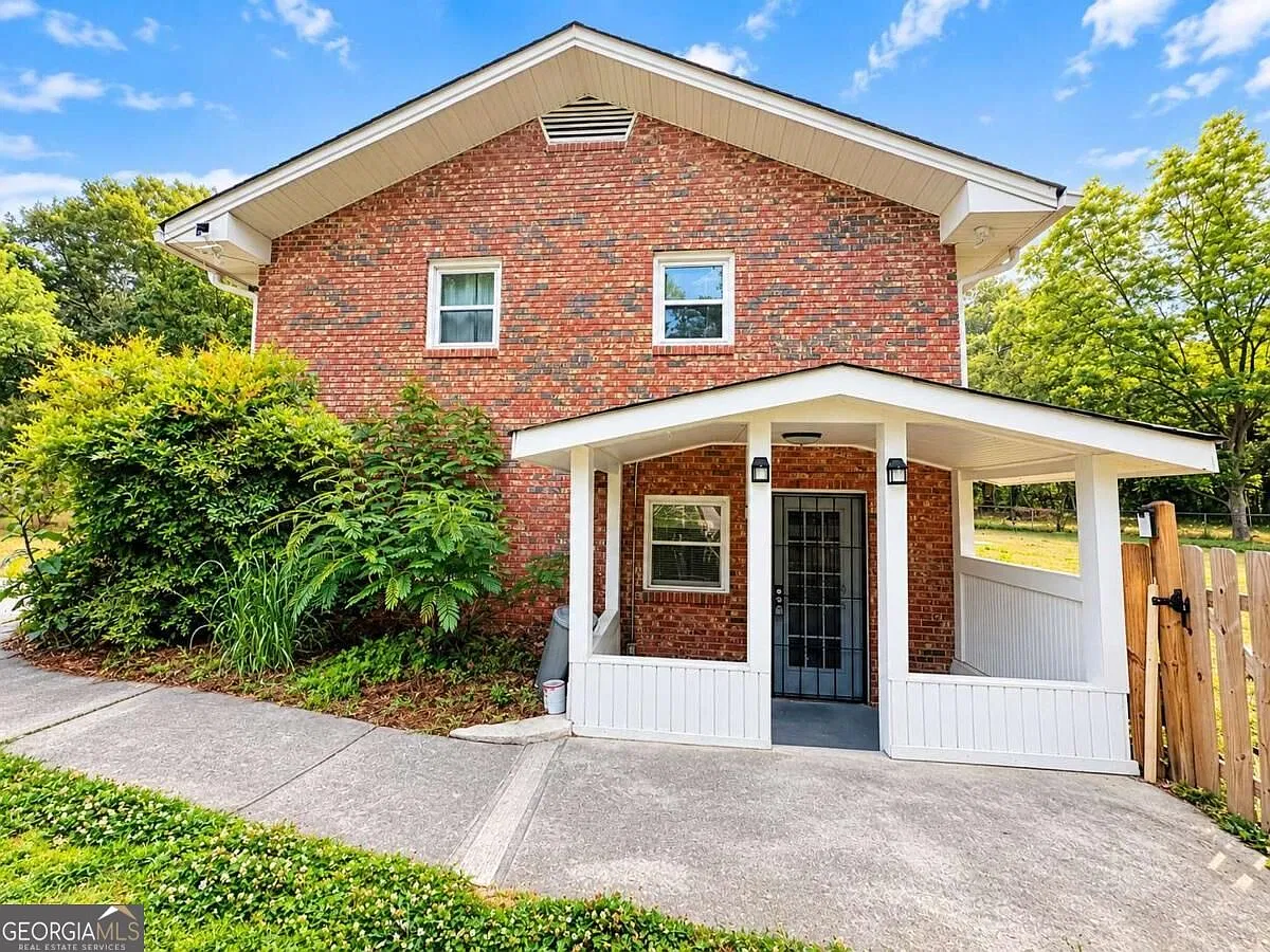 2 bed, 1.0 bath, $1,550 — Photo 1